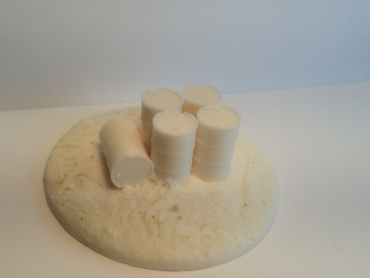 S01 28mm Scale Oil Drums(5) image 0